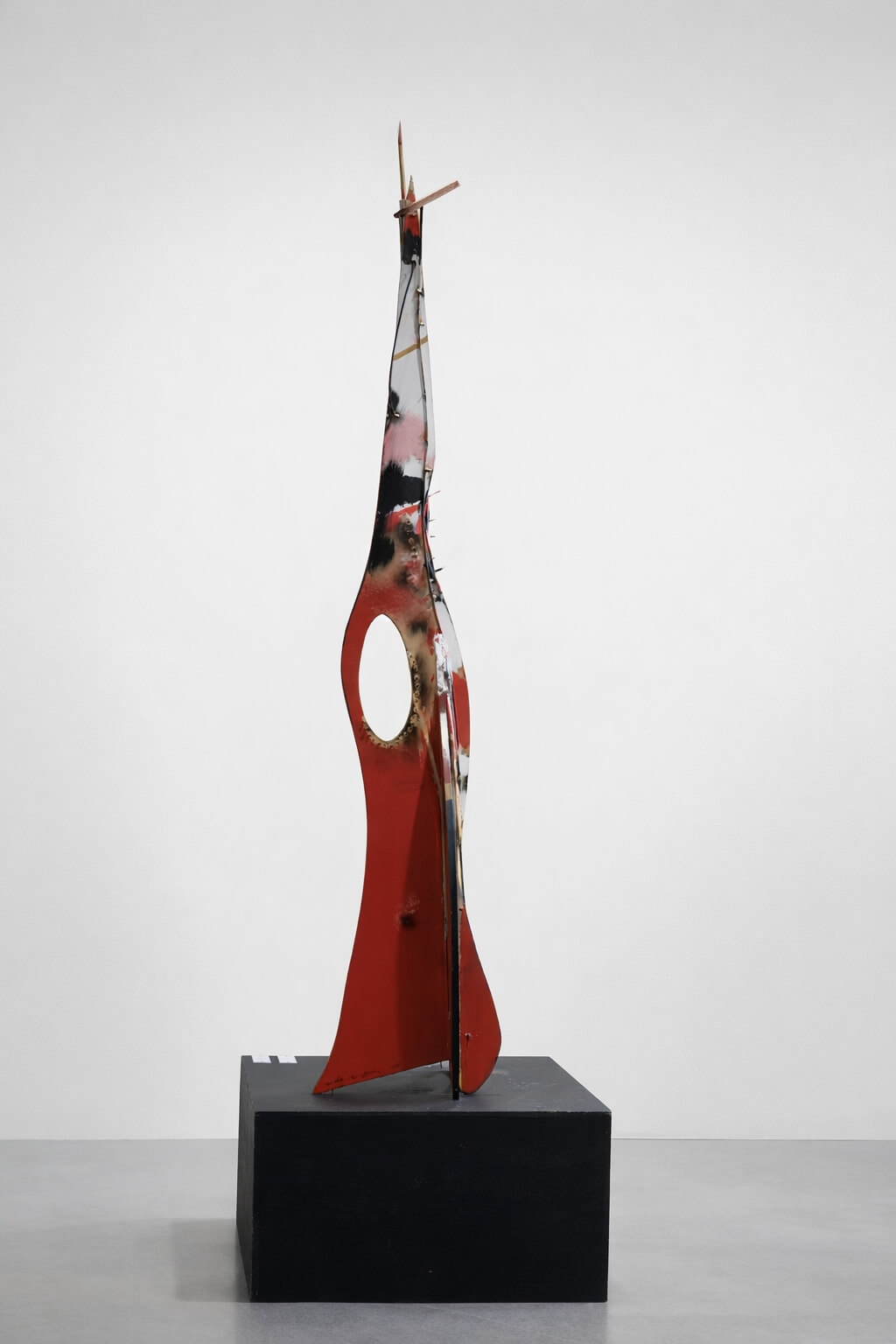 Esculto pinturas de Acisclo Manzao e Xaime Quessada - Construcción madeira vertical